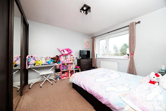 3 Bedroom Terraced House For Sale In Clements Close, Spencers Wood, Reading, Berkshire, RG7