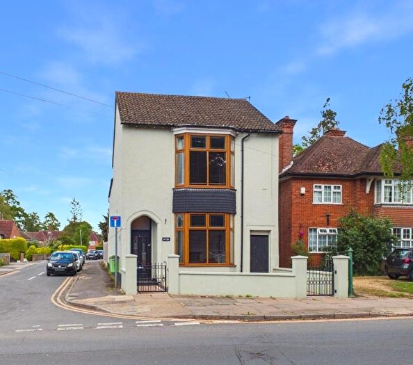 4 Bedroom Detached House For Sale In Wendover Road, Aylesbury, Buckinghamshire, HP21