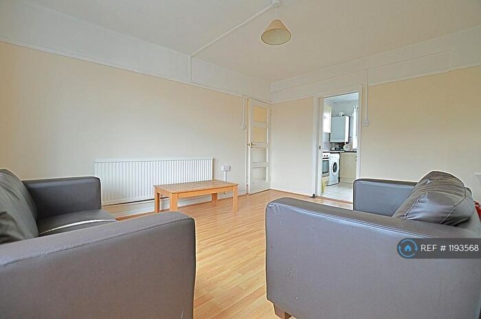 2 Bedroom Flat To Rent In St. Johns Court, London, N4