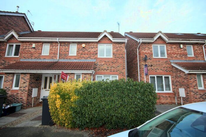 3 Bedroom End Of Terrace House To Rent In Huntington Mews, York, YO31