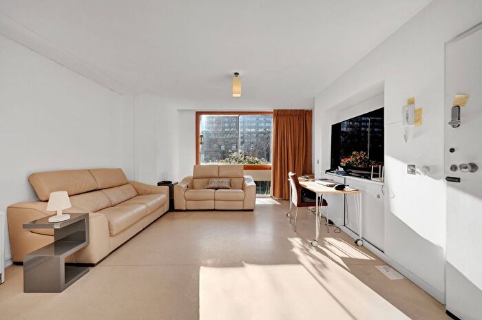 1 Bedroom Flat To Rent In Barbican, London, EC2Y