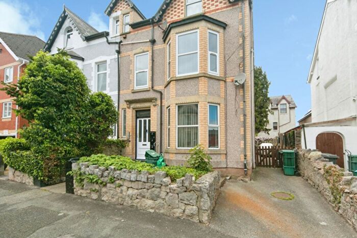 2 Bedroom Flat For Sale In Llewelyn Road, Colwyn Bay, Conwy, LL29