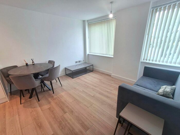 1 Bedroom Flat To Rent In Carrs Road, Cheadle, SK8