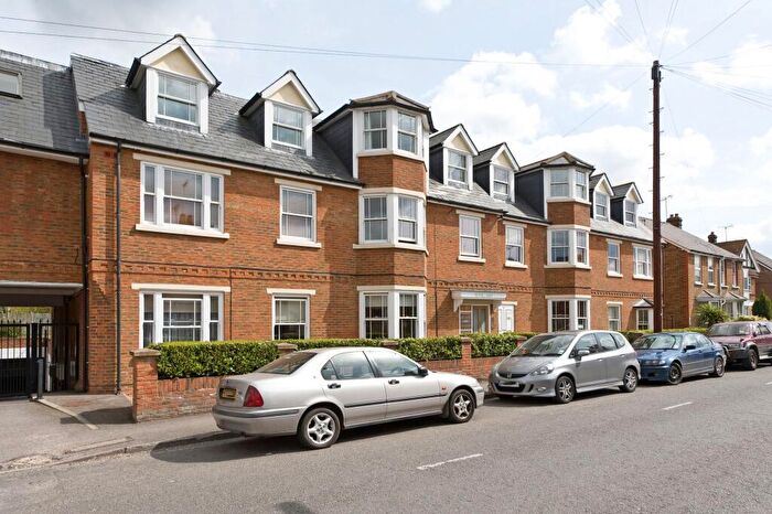 2 Bedroom Maisonette To Rent In Anyards Road, Victoria Place, KT11