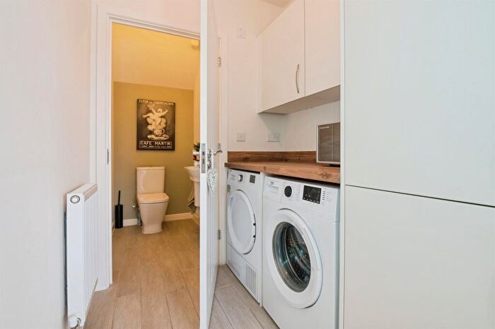 3 Bedroom Town House For Sale In Kingsman Drive, Botley, Southampton, SO32