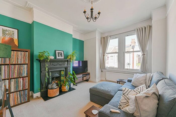 3 Bedroom Maisonette For Sale In Bickley Street, Tooting, London, SW17