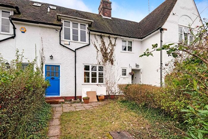 2 Bedroom House To Rent In Wordsworth Walk, London, NW11