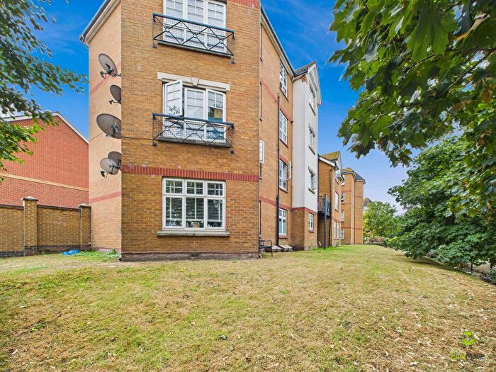 2 Bedroom Flat For Sale In Greenhaven Drive, London, SE28