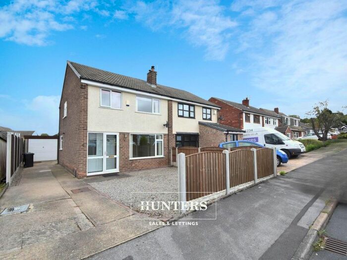 3 Bedroom Property To Rent In Eastwood Grove, Garforth, Leeds, LS25