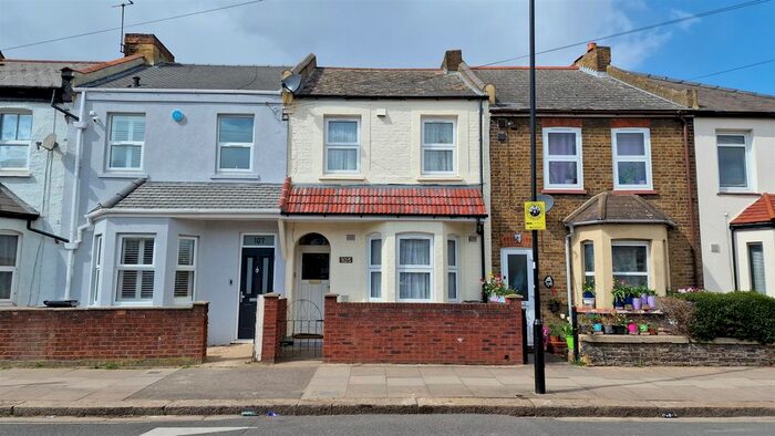 2 Bedroom Flat To Rent In Martindale Road, Hounslow, TW4