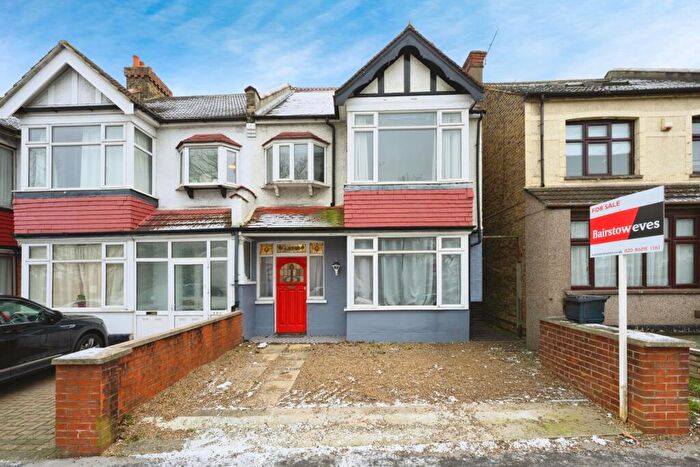 3 Bedroom End Of Terrace House For Sale In Lower Addiscombe Road, Croydon, CR0