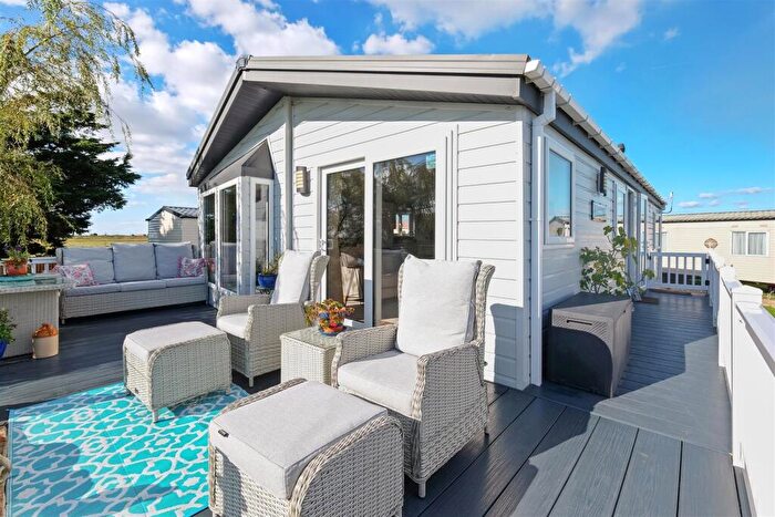 2 Bedroom Park Home For Sale In Faversham Road, Seasalter, Whitstable, CT5