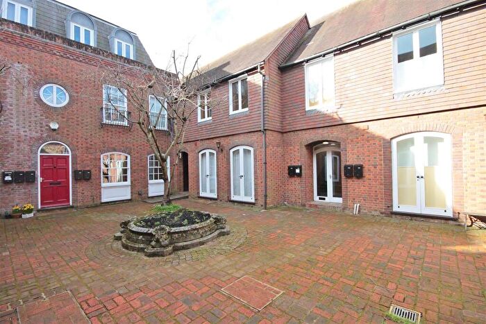 2 Bedroom Apartment To Rent In The Courtyard, Abingdon, OX14