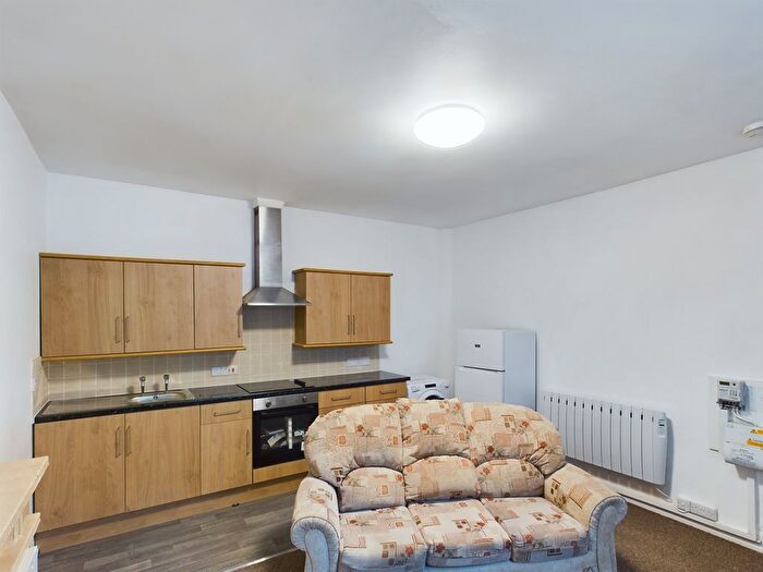 1 Bedroom Flat To Rent In Higher Erith Road, Torquay, TQ1