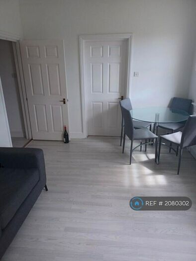 2 Bedroom Flat To Rent In Cambridge Gardens, London, NW6