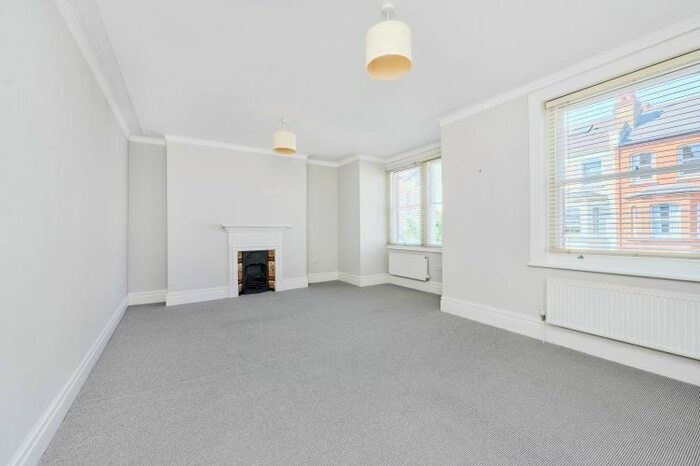 2 Bedroom Flat To Rent In Rostrevor Road, London, SW6