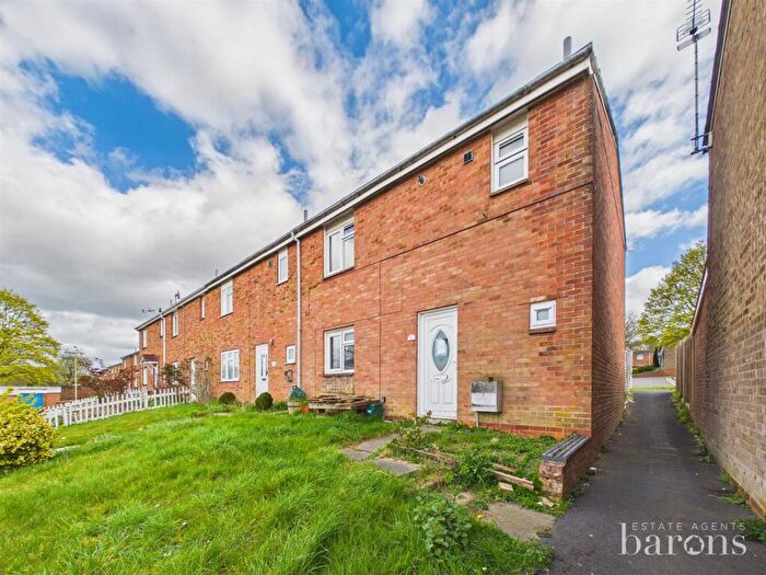 3 Bedroom End Of Terrace House For Sale In Gainsborough Road, Basingstoke, RG21