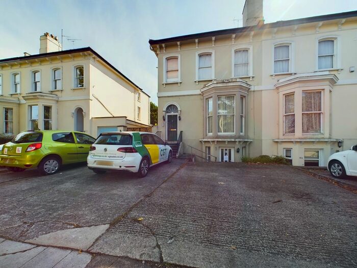 2 Bedroom Flat To Rent In Queens Road, Cheltenham, Glos, GL50