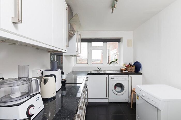 2 Bedroom Flat For Sale In Chase Side, London, N14