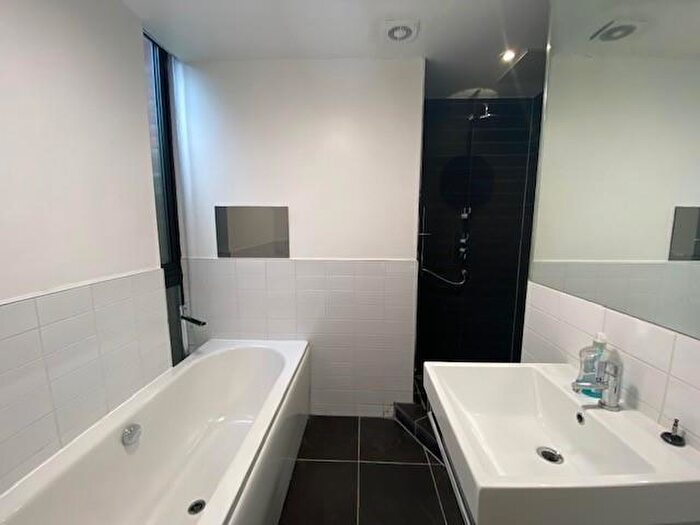 2 Bedroom Apartment To Rent In Woods End, Barlow Moor Road, Didsbury, M20