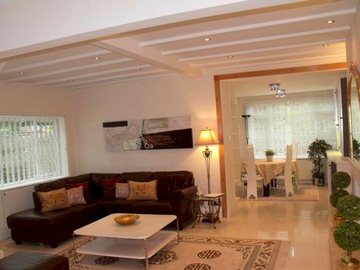 3 Bedroom End Of Terrace House To Rent In Queens Drive, London, Greater London, W3