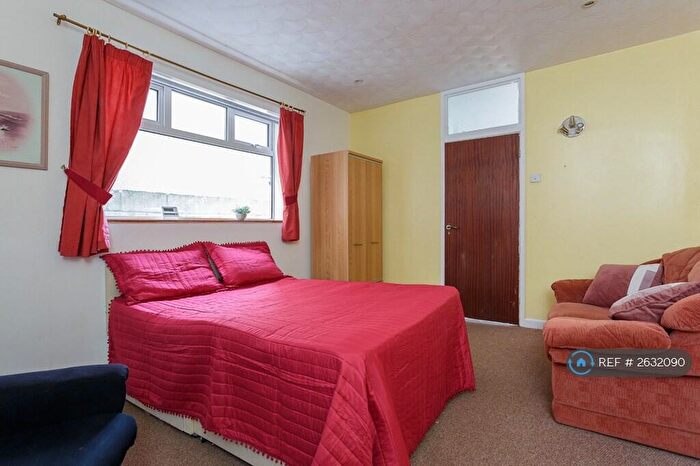 Studio To Rent In Winter Road, Southsea, PO4