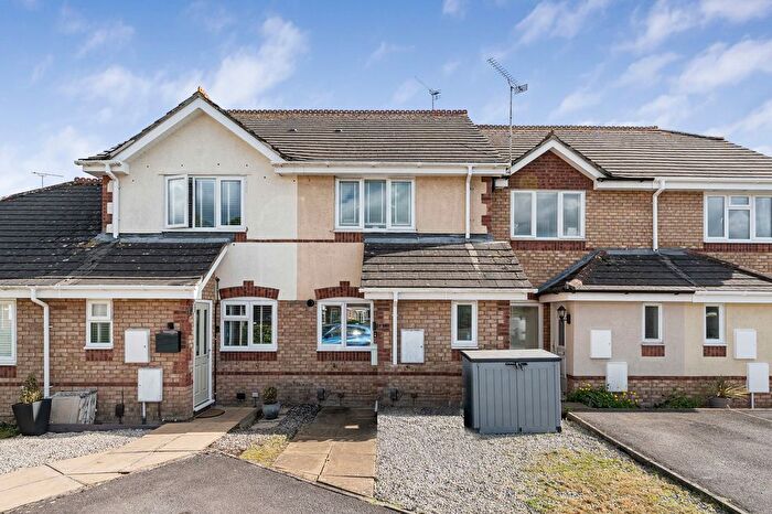 2 Bedroom Terraced House For Sale In Pheasant Close, Swindon, SN3