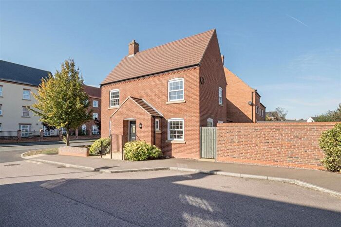 3 Bedroom Semi-Detached House For Sale In Hilton Close, Kempston, Bedford, MK42