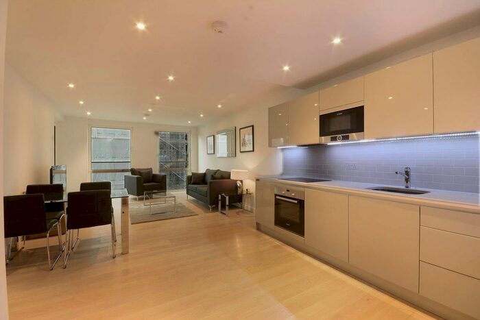 2 Bedroom Flat To Rent In Sayer Street, Elephant And Castle, London, SE17