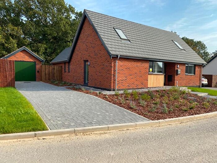 3 Bedroom Chalet To Rent In Petticoat Close, East Harling, Norwich, NR16
