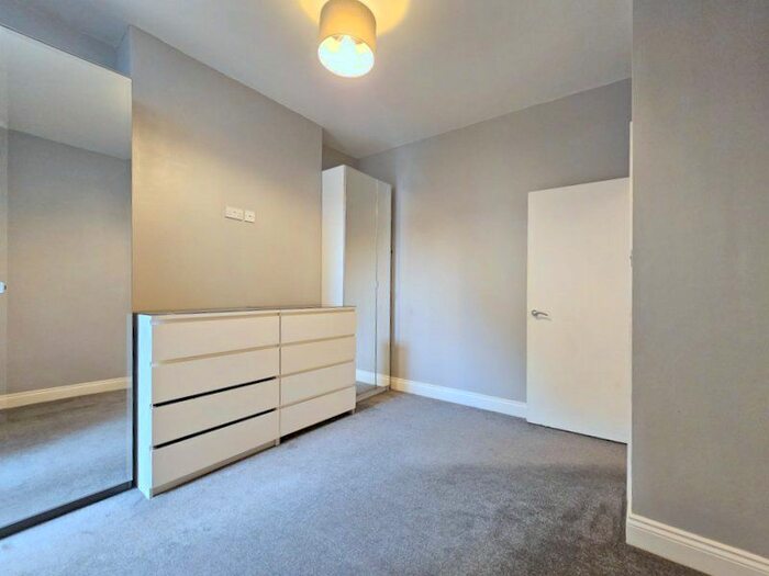 2 Bedroom Flat To Rent In Alexandra Road, London, SW19