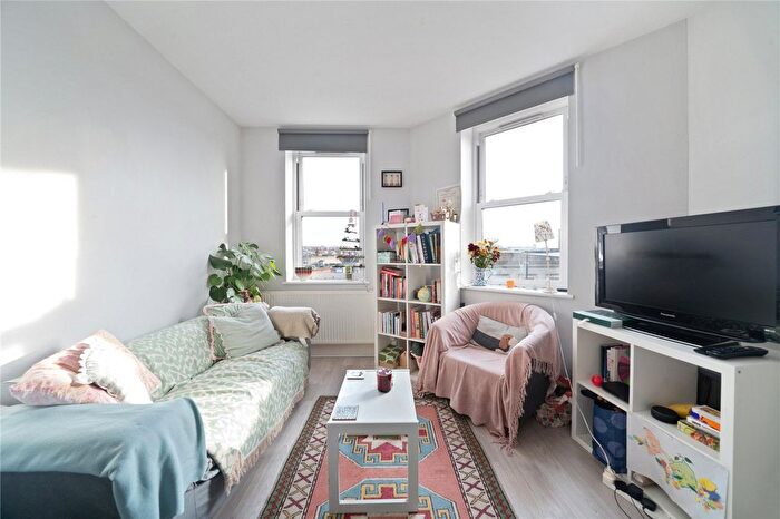 2 Bedroom Flat To Rent In Upper Tooting Road, London, SW17
