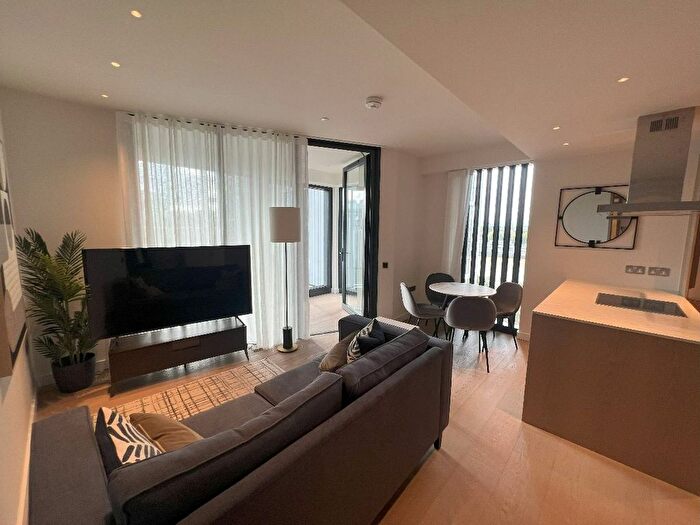 2 Bedroom Flat To Rent In Apartment, Nine Elms Lane, London, SW8