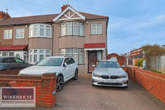 3 Bedroom Terraced House For Sale In Hedworth Avenue, Waltham Cross, EN8