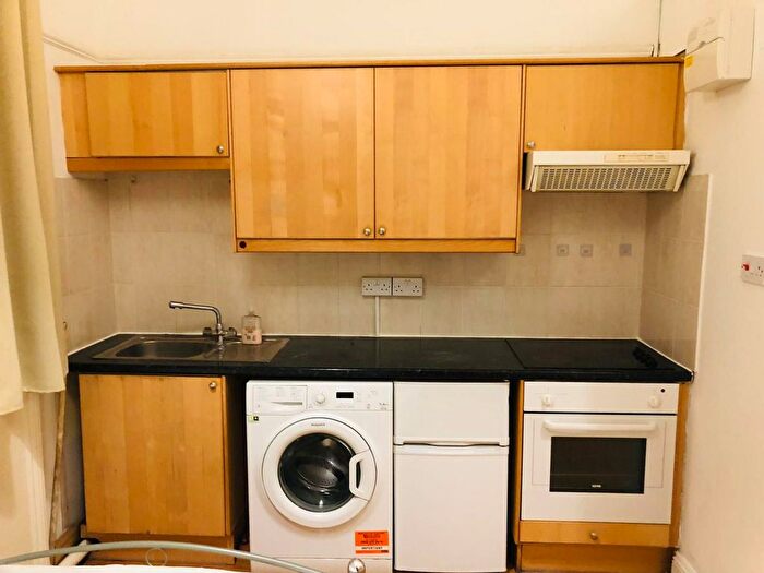 Studio To Rent In Queensborough Terrace, Bayswater, W2