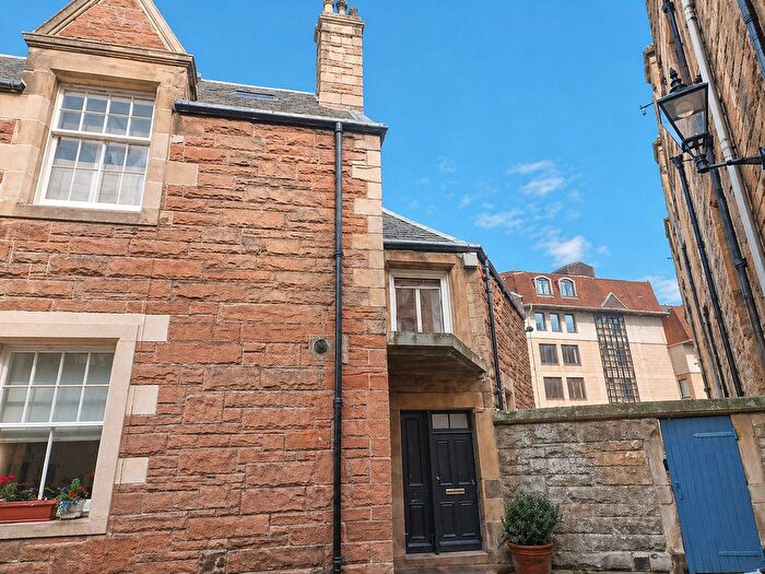 3 Bedroom Mews To Rent In Douglas Gardens Mews, Edinburgh, EH4