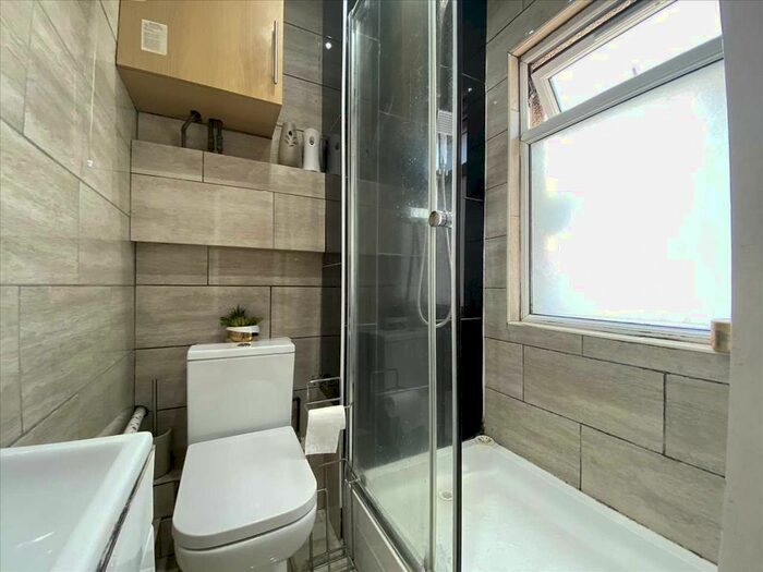 2 Bedroom Flat To Rent In Drayton Waye, Kenton, Harrow, HA3