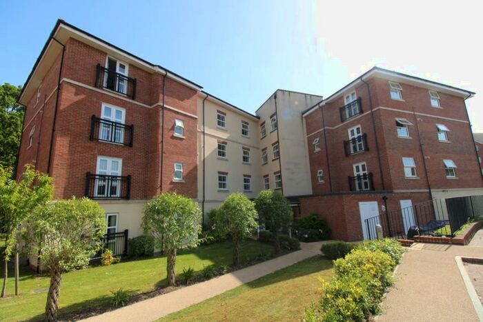 2 Bedroom Flat To Rent In Johnson House, Honington Mews, Farnborough, Hampshire, GU14