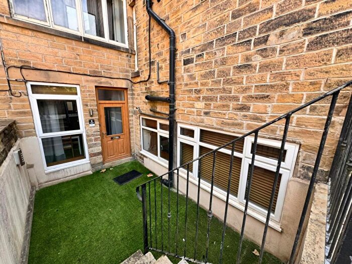2 Bedroom Apartment To Rent In Back Burton Crescent, Headingley, Leeds, LS6