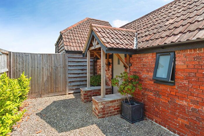 1 Bedroom Detached Bungalow For Sale In West Ashton Road, West Ashton, Trowbridge, BA14