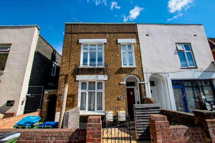 1 Bedroom Flat To Rent In Plumstead Common Road, Plumstead/Woolwich Borders, London, SE18