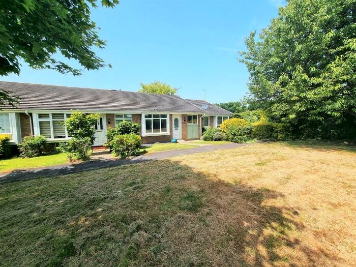 2 Bedroom End Of Terrace House To Rent In Woking, Surrey, GU21