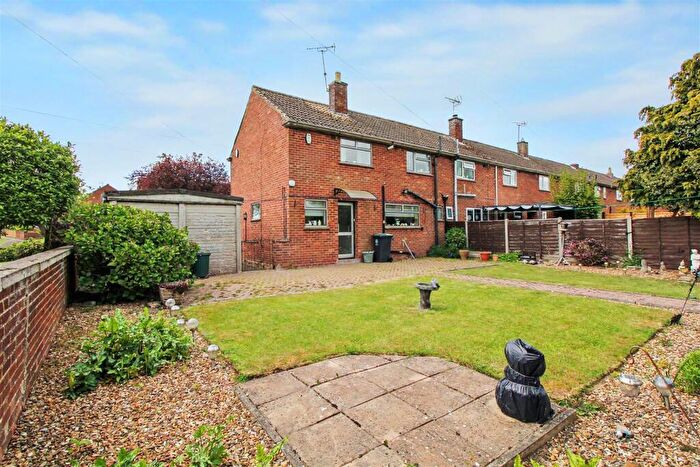 3 Bedroom End Of Terrace House For Sale In West Street, Woodford, NN14