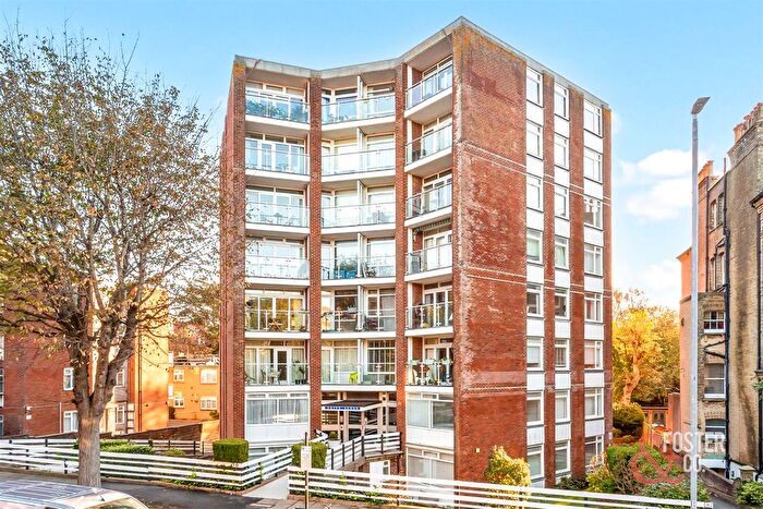 2 Bedroom Flat For Sale In The Drive, Hove, BN3