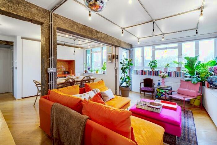 2 Bedroom Apartment To Rent In Tompion Street London, EC1V