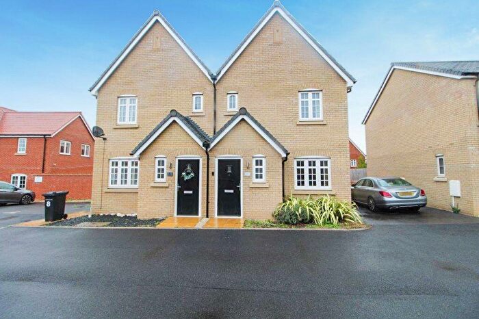 3 Bedroom Semi-Detached House For Sale In Benson Close, Shortstown, Bedford, MK42