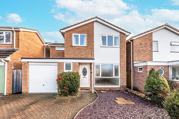 4 Bedroom Detached House For Sale In Edgeworth Drive, Carterton, Oxfordshire, OX18