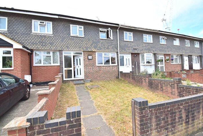 3 Bedroom Terraced House To Rent In Hexham Road, Reading, RG2