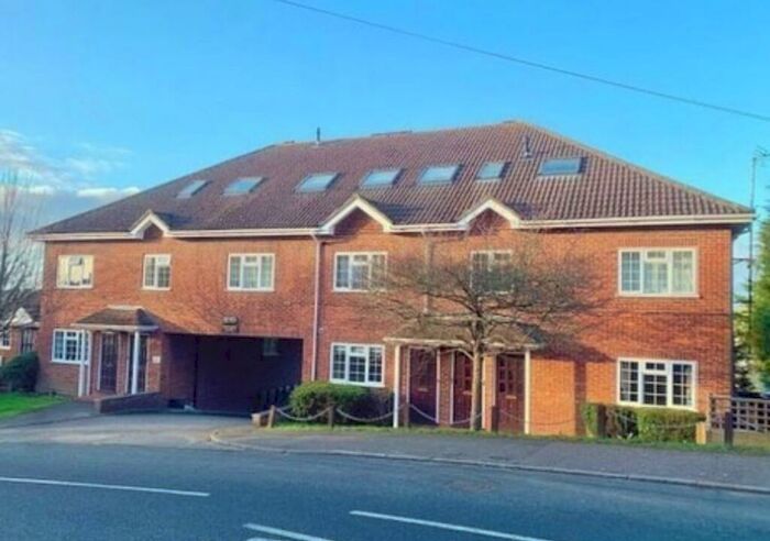 2 Bedroom Apartment To Rent In Eskdale Avenue, Chesham, HP5