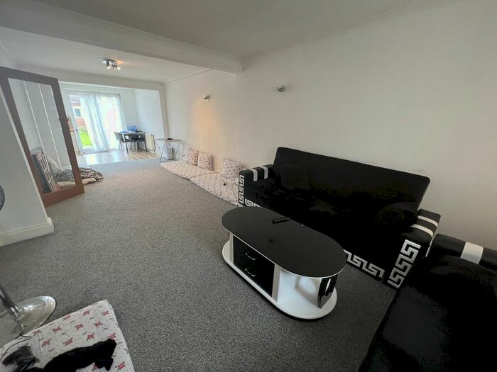 3 Bedroom Terraced House To Rent In Chaucer Avenue, Hounslow, Greater London, TW4